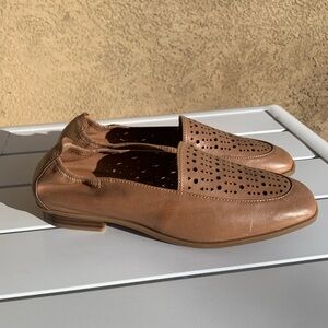 NEW Clarks perforated brown leather loafers size 8.5W